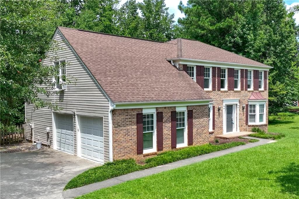 4 bedroom, 3 bathroom, 2,499 sq ft single family residence for sale at 4288 Millhouse Lane, Peachtree Corners, GA 30092 — photo 4