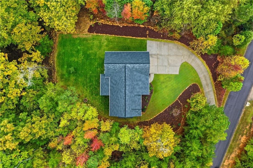 3 bedroom, 2 bathroom, 1,672 sq ft single family residence under contract at 221 Windsor Way, Jasper, GA 30143 — photo 3