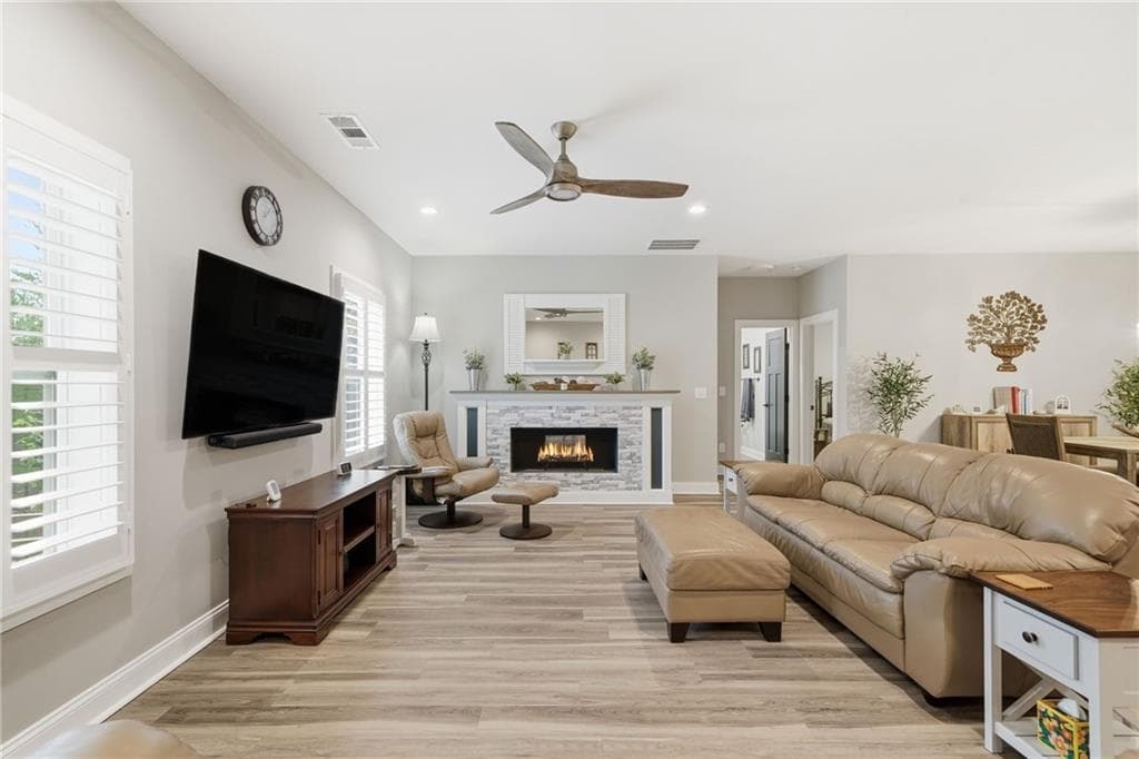 3 bedroom, 2 bathroom, 1,672 sq ft single family residence under contract at 221 Windsor Way, Jasper, GA 30143 — photo 7