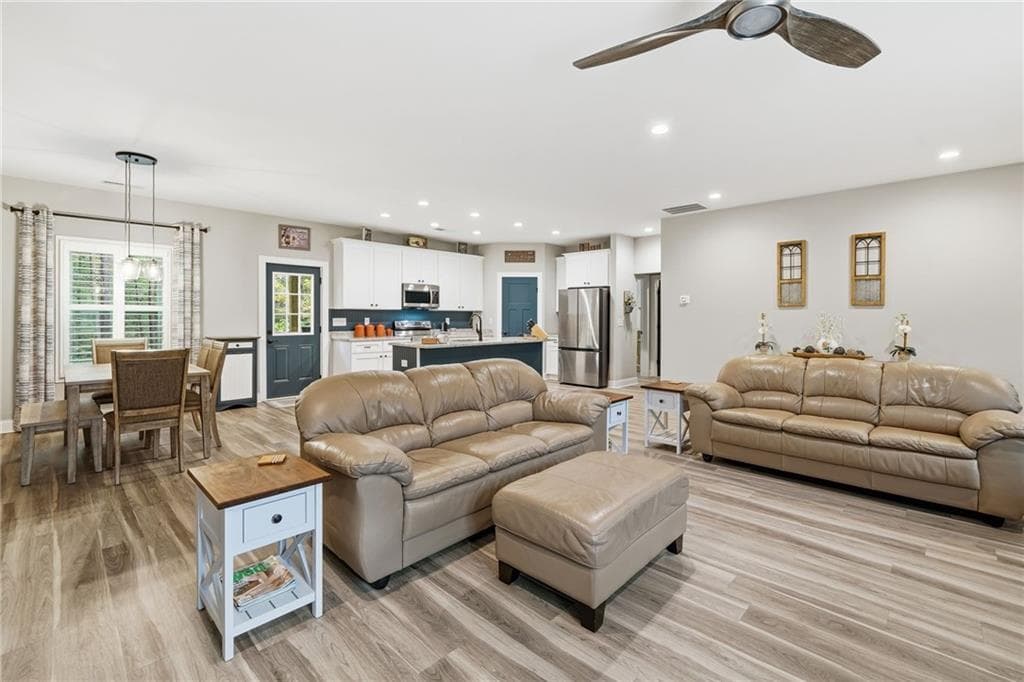 3 bedroom, 2 bathroom, 1,672 sq ft single family residence under contract at 221 Windsor Way, Jasper, GA 30143 — photo 10