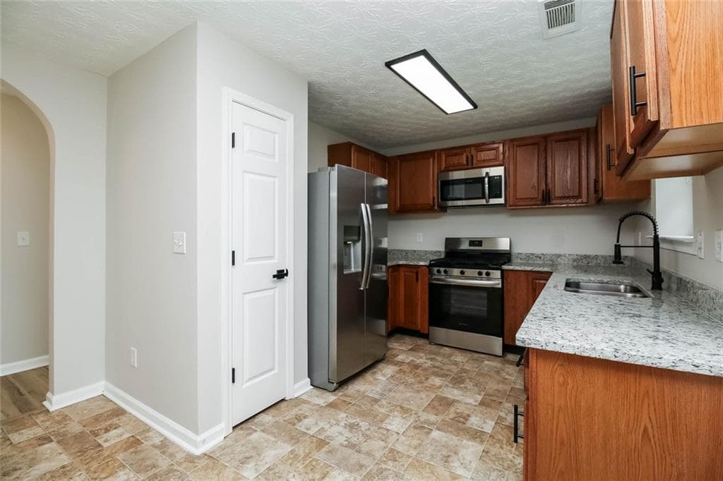 3 bedroom, 3 bathroom, 2,185 sq ft single family residence for sale at 2527 Plymouth Way, Conyers, GA 30013 — photo 4