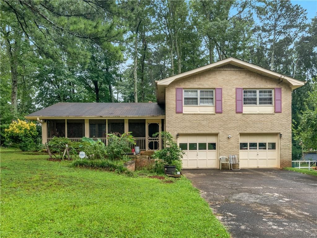 4 bedroom, 3 bathroom, 2,163 sq ft single family residence under contract at 4493 Cherie Glen Trail, Stone Mountain, GA 30083 — photo 2