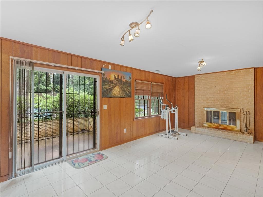 4 bedroom, 3 bathroom, 2,163 sq ft single family residence under contract at 4493 Cherie Glen Trail, Stone Mountain, GA 30083 — photo 5