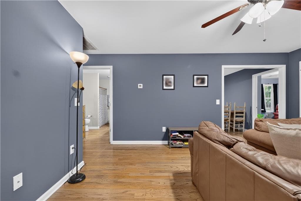 2 bedroom, 1 bathroom, 990 sq ft single family residence under contract at 3548 Lakeview Drive, Gainesville, GA 30501 — photo 4