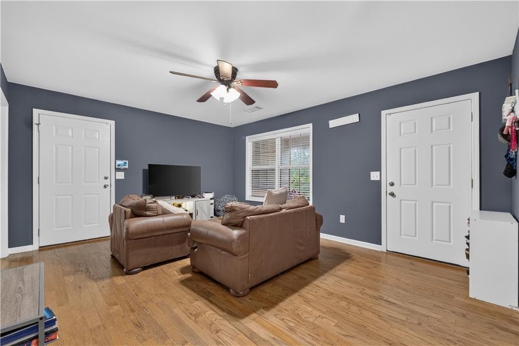 2 bedroom, 1 bathroom, 990 sq ft single family residence under contract at 3548 Lakeview Drive, Gainesville, GA 30501 — photo 5