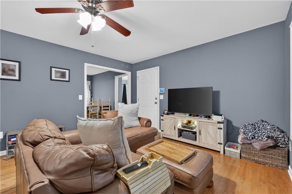 2 bedroom, 1 bathroom, 990 sq ft single family residence under contract at 3548 Lakeview Drive, Gainesville, GA 30501 — photo 7