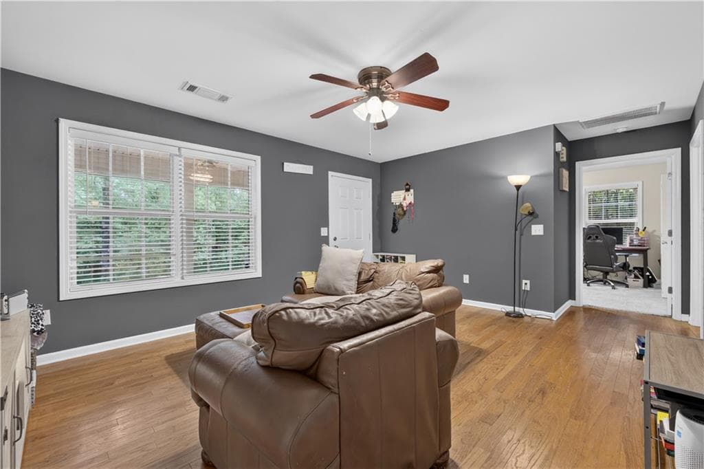 2 bedroom, 1 bathroom, 990 sq ft single family residence under contract at 3548 Lakeview Drive, Gainesville, GA 30501 — photo 8