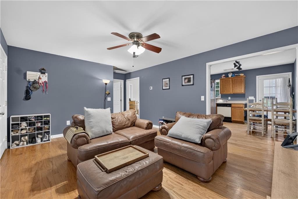 2 bedroom, 1 bathroom, 990 sq ft single family residence under contract at 3548 Lakeview Drive, Gainesville, GA 30501 — photo 9