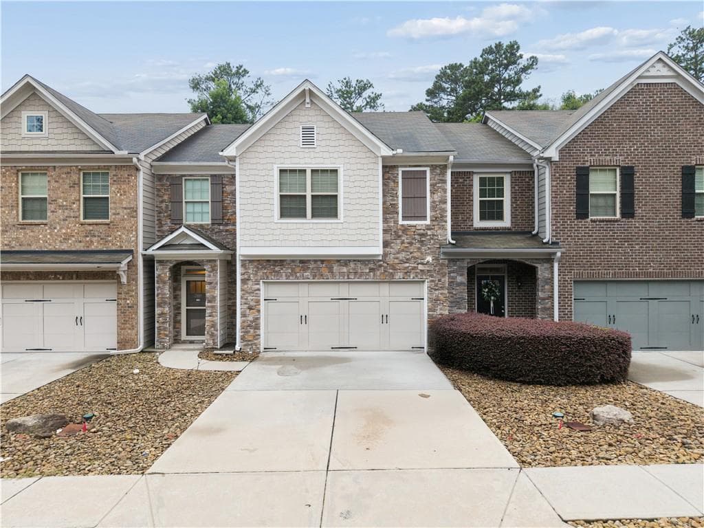3 bedroom, 3 bathroom, 1,892 sq ft townhouse under contract at 2889 Cooper Brook Drive, Snellville, GA 30078 — photo 2
