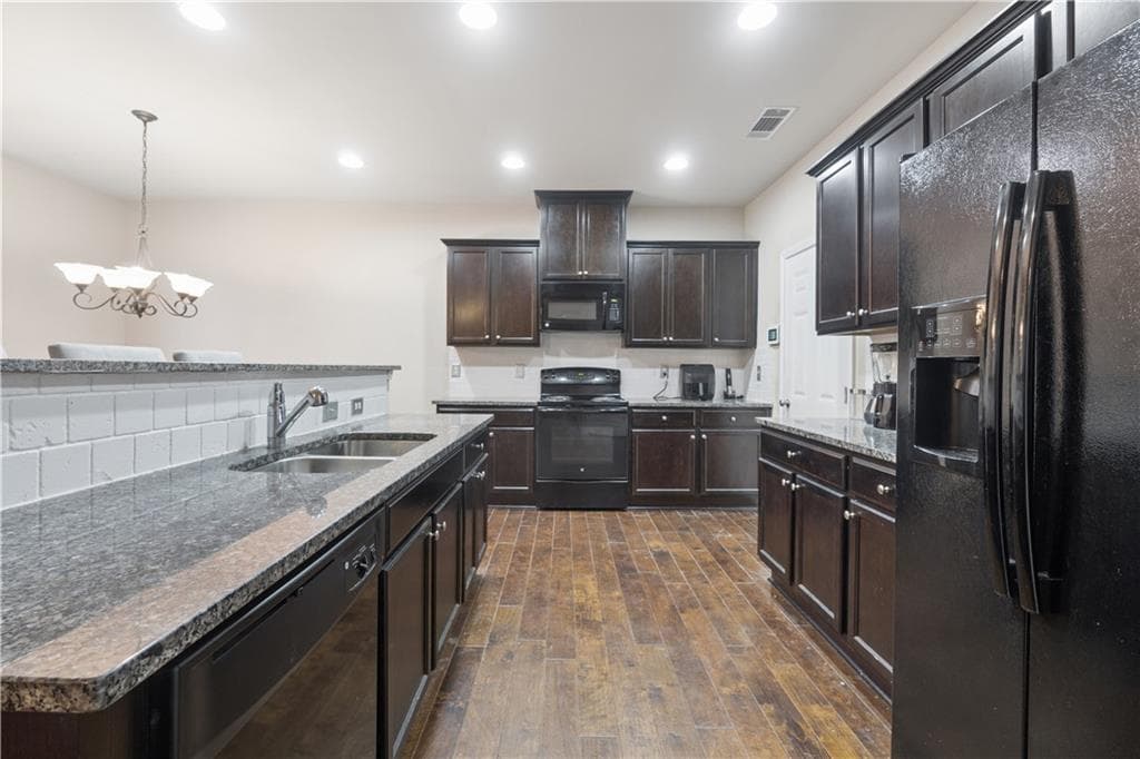 3 bedroom, 3 bathroom, 1,892 sq ft townhouse under contract at 2889 Cooper Brook Drive, Snellville, GA 30078 — photo 9