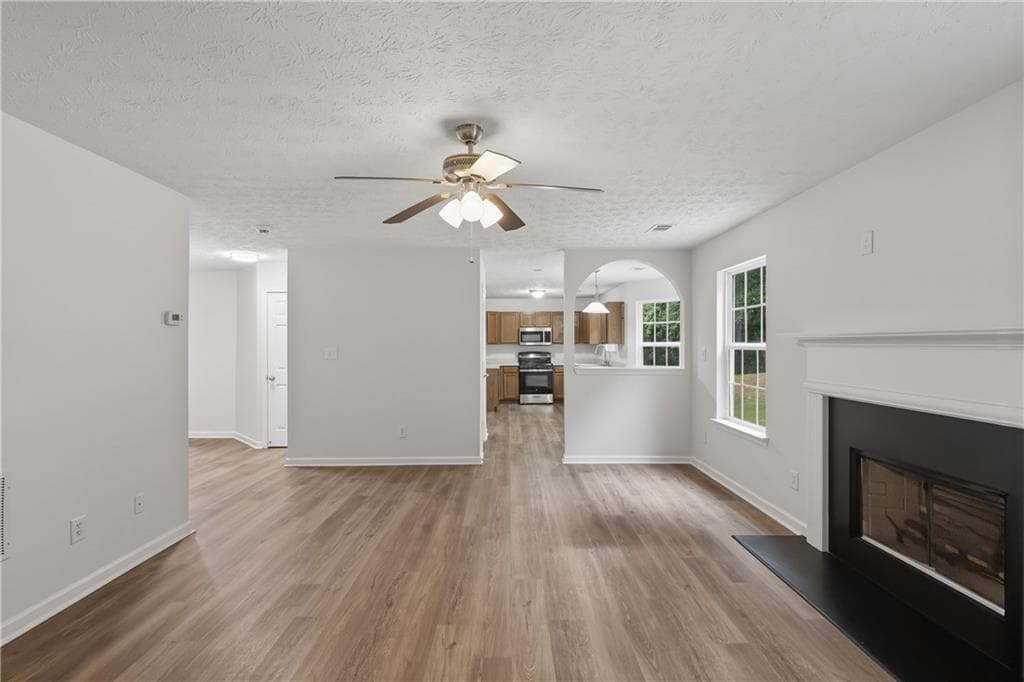 4 bedroom, 2 bathroom, 2,286 sq ft single family residence under contract at 2213 Pine View Trail, Ellenwood, GA 30294 — photo 3