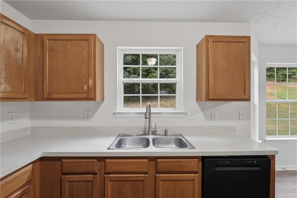 4 bedroom, 2 bathroom, 2,286 sq ft single family residence under contract at 2213 Pine View Trail, Ellenwood, GA 30294 — photo 10