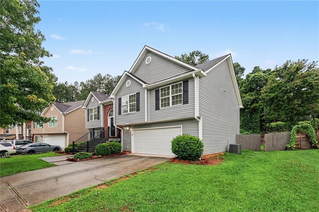 5 bedroom, 3 bathroom, 1,836 sq ft single family residence under contract at 4227 Round Stone Trail, Snellville, GA 30039 — photo 3