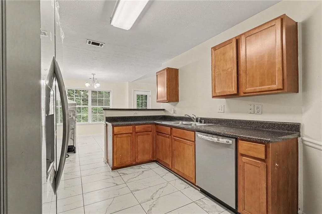5 bedroom, 3 bathroom, 1,836 sq ft single family residence under contract at 4227 Round Stone Trail, Snellville, GA 30039 — photo 9
