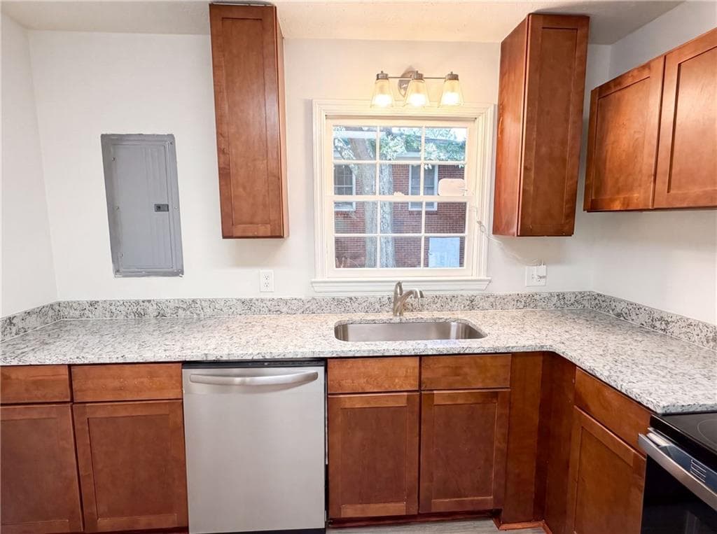 4 bedroom, 2 bathroom, 1,200 sq ft single family residence for sale at 537 Green Street, Monroe, GA 30655 — photo 4