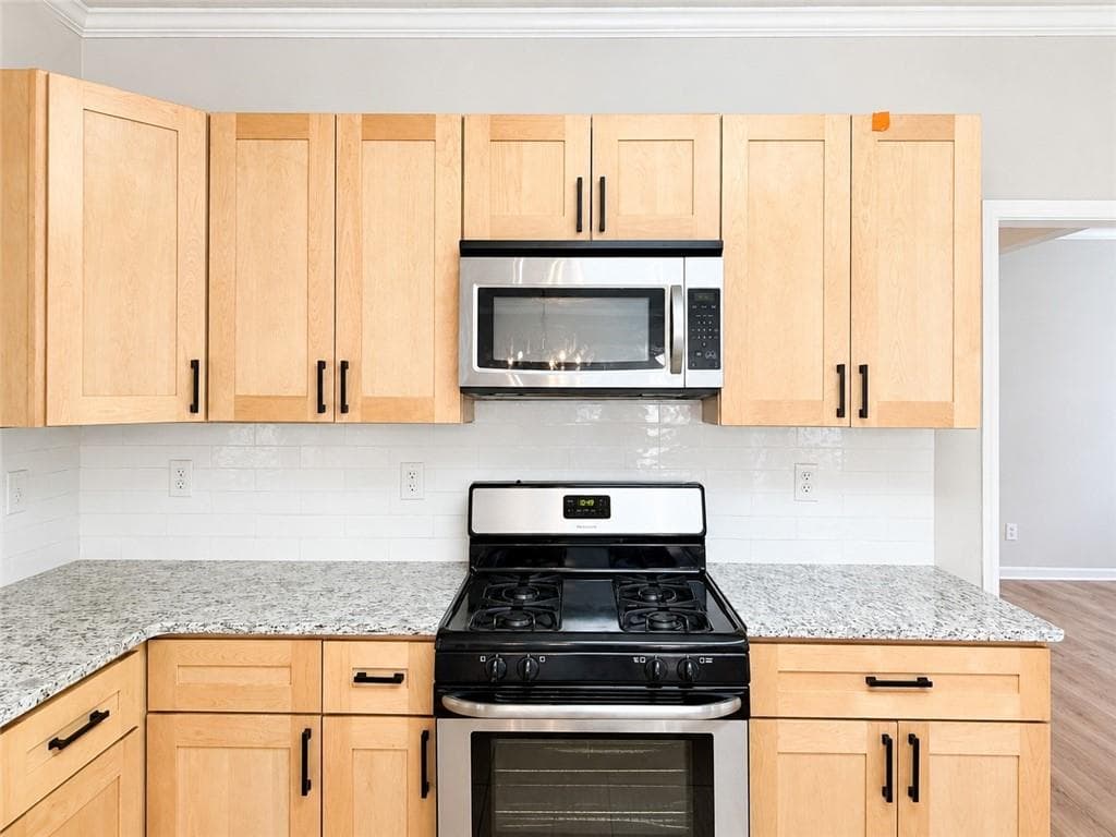 4 bedroom, 3 bathroom single family residence for rent at 6310 Barwick Lane, Johns Creek, GA 30097 for $3,250 a month — photo 6