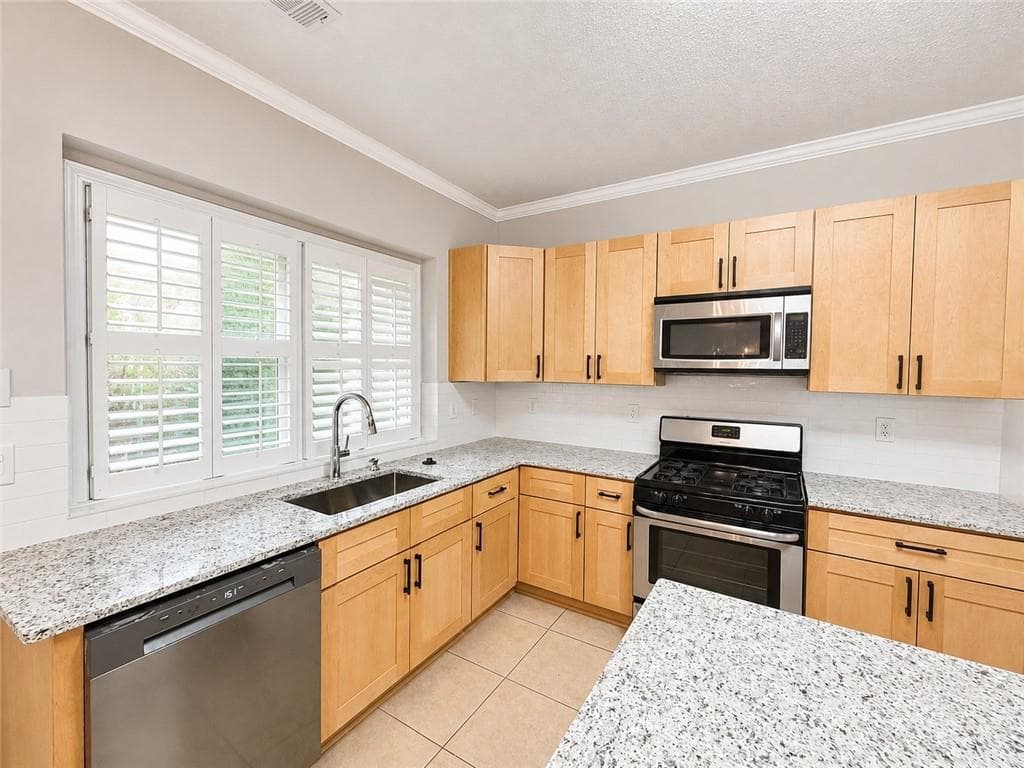 4 bedroom, 3 bathroom single family residence for rent at 6310 Barwick Lane, Johns Creek, GA 30097 for $3,250 a month — photo 7
