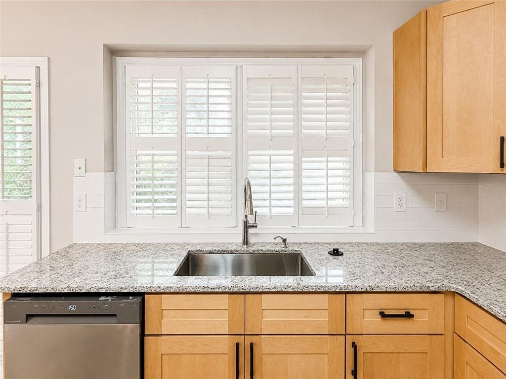 4 bedroom, 3 bathroom single family residence for rent at 6310 Barwick Lane, Johns Creek, GA 30097 for $3,250 a month — photo 8