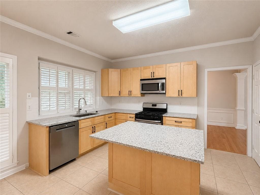 4 bedroom, 3 bathroom single family residence for rent at 6310 Barwick Lane, Johns Creek, GA 30097 for $3,250 a month — photo 10