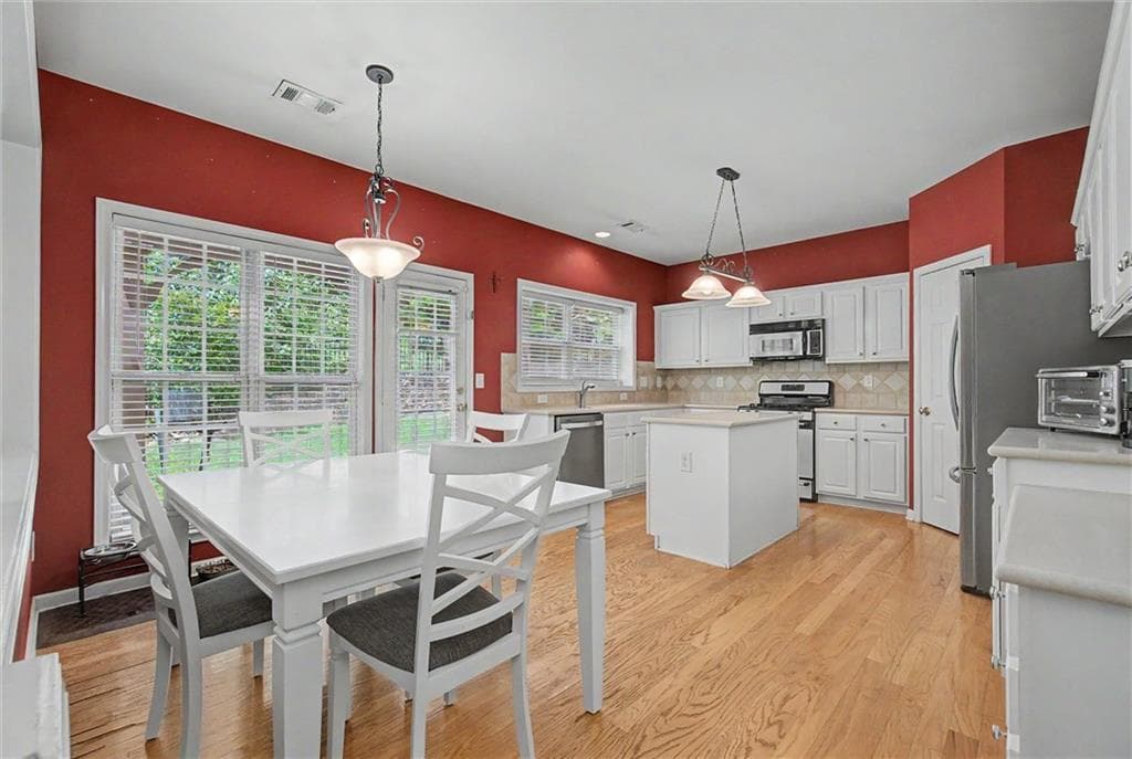 4 bedroom, 3 bathroom, 2,799 sq ft single family residence for sale at 119 Normandy Drive, Woodstock, GA 30188 — photo 8