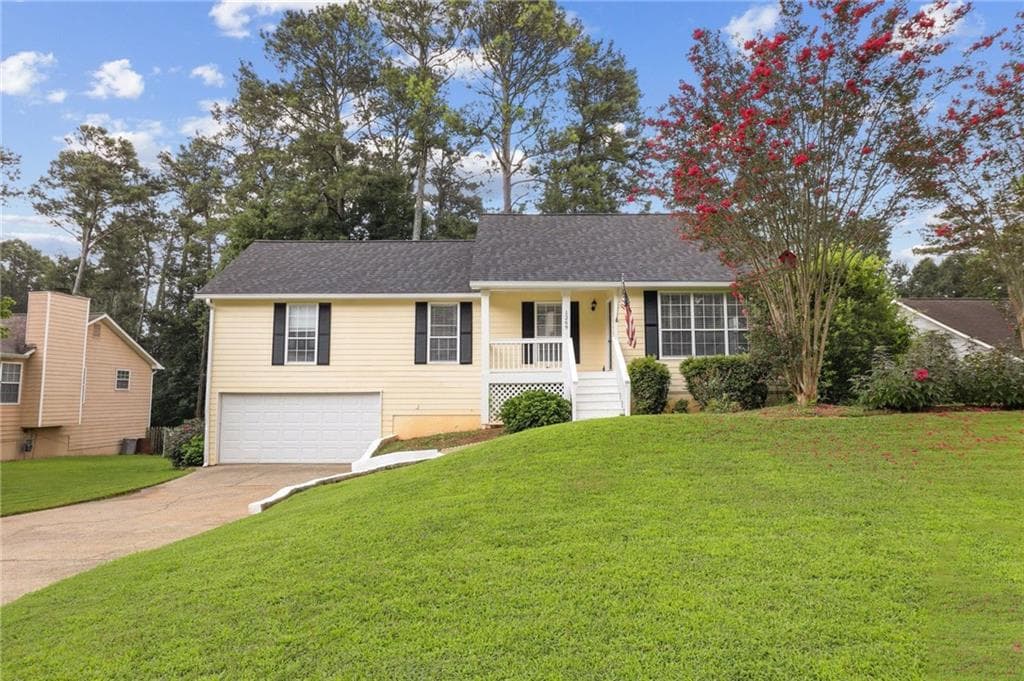 3 bedroom, 2 bathroom, 2,369 sq ft single family residence under contract at 1269 Westover Trace, Acworth, GA 30102 — photo 2