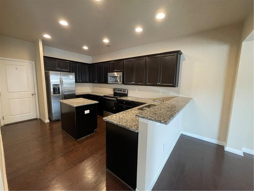 3 bedroom, 3 bathroom, 2,012 sq ft townhouse for rent at 1269 Brookmere Way, Cumming, GA 30040 for $2,150 a month — photo 3
