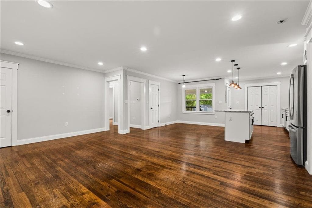 3 bedroom, 2 bathroom, 1,307 sq ft single family residence for sale at 1546 Cloverdale Drive, Marietta, GA 30067 — photo 4