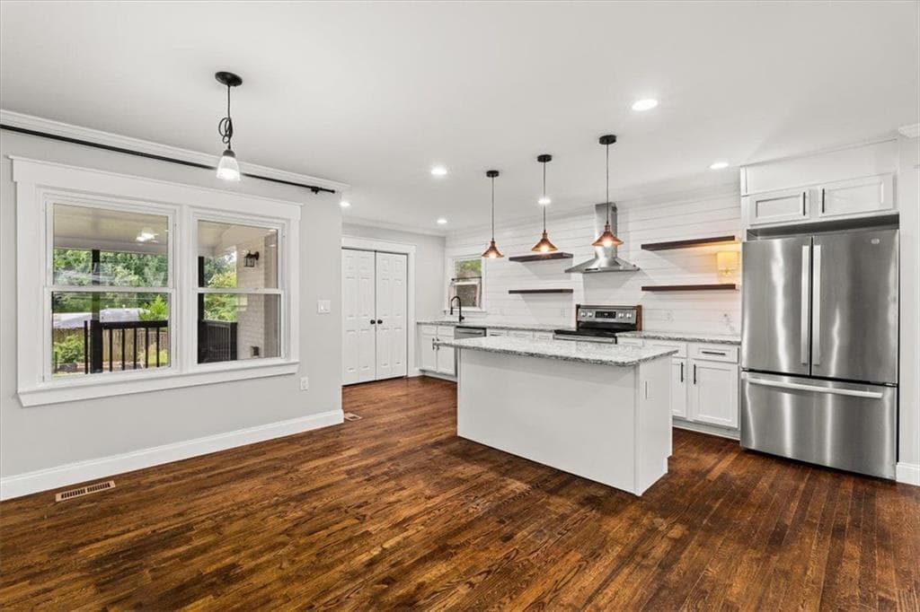 3 bedroom, 2 bathroom, 1,307 sq ft single family residence for sale at 1546 Cloverdale Drive, Marietta, GA 30067 — photo 8
