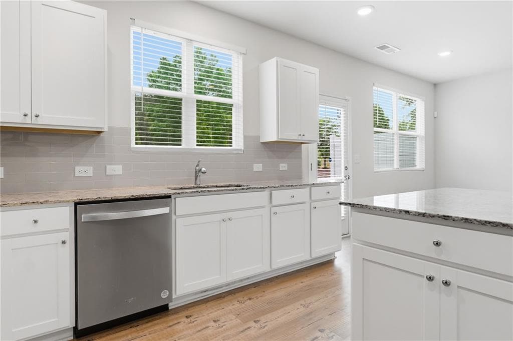 3 bedroom, 3 bathroom, 2,301 sq ft townhouse for sale at 230 Point Place Drive, Loganville, GA 30052 — photo 7