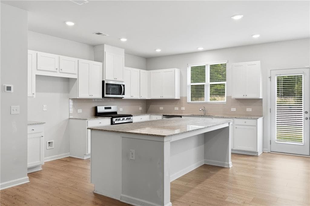 3 bedroom, 3 bathroom, 2,301 sq ft townhouse for sale at 230 Point Place Drive, Loganville, GA 30052 — photo 8
