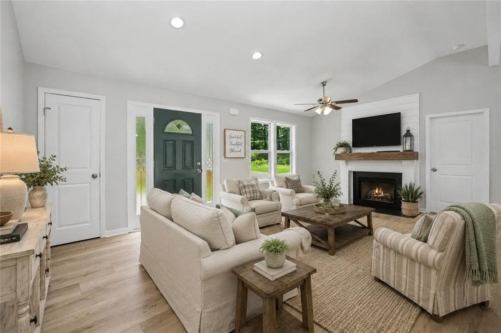 4 bedroom, 2 bathroom, 1,664 sq ft single family residence for sale at 126 Lucinda Lane, Fayetteville, GA 30214 — photo 4