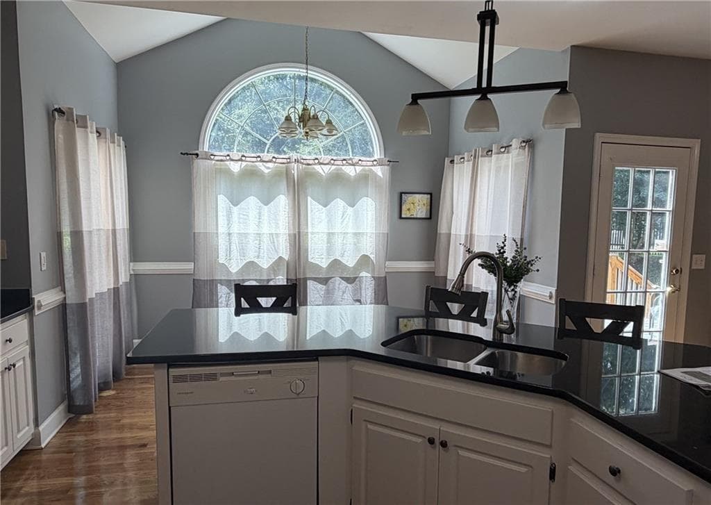 4 bedroom, 4 bathroom, 2,295 sq ft single family residence under contract at 550 McGarity Drive, Mcdonough, GA 30252 — photo 6