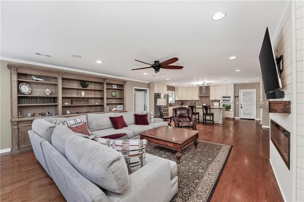 4 bedroom, 3 bathroom, 3,188 sq ft single family residence for sale at 2193 W Ponce De Leon Avenue, Decatur, GA 30030 — photo 2