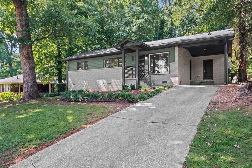 3 bedroom, 2 bathroom, 1,260 sq ft single family residence for sale at 3010 Pasadena Drive, Decatur, GA 30032 — photo 3