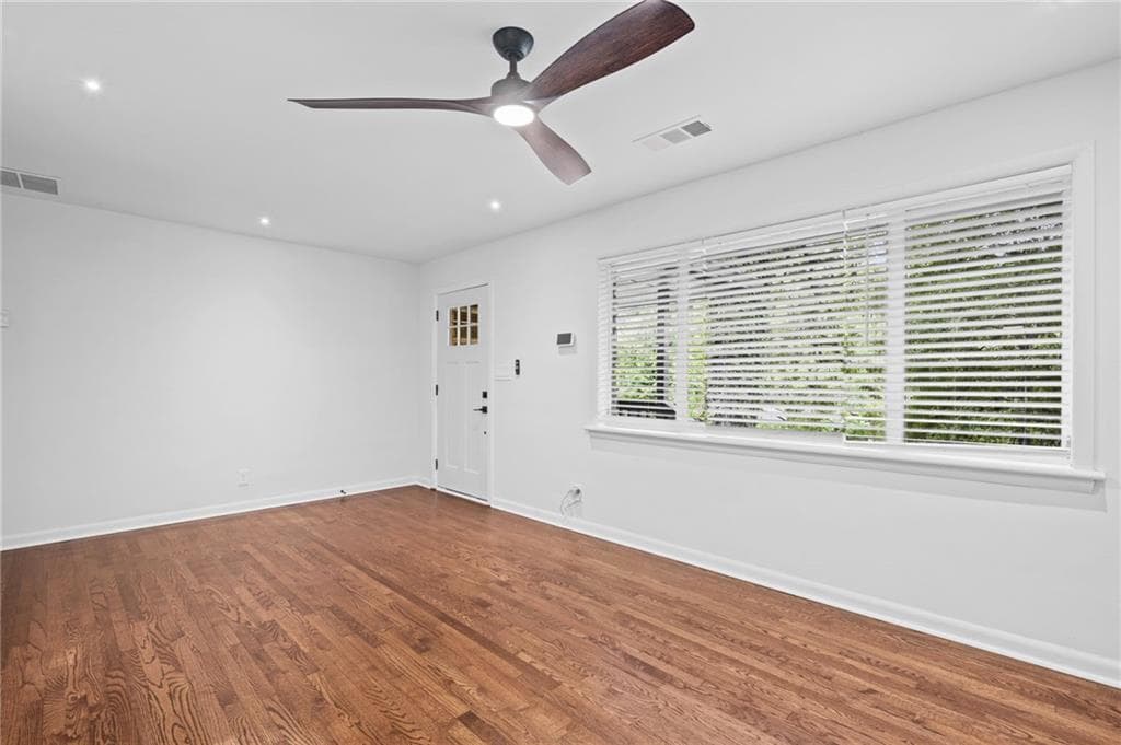 3 bedroom, 2 bathroom, 1,299 sq ft single family residence for sale at 2918 Santa Monica Drive, Decatur, GA 30032 — photo 3