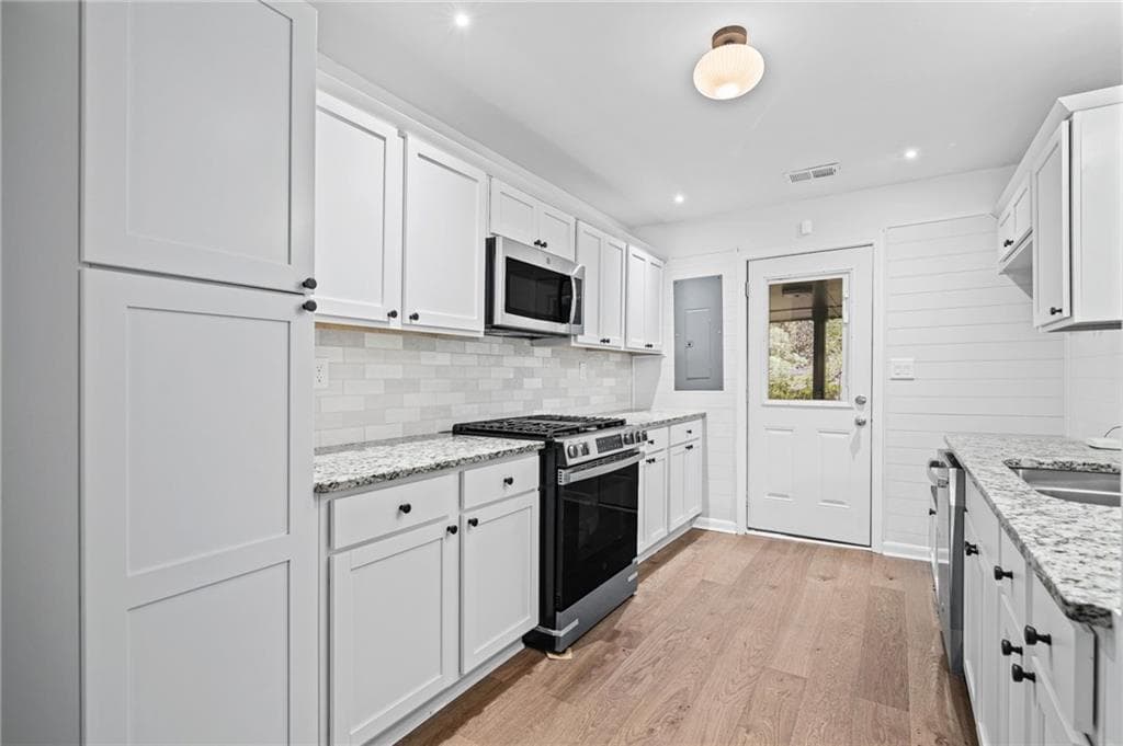3 bedroom, 2 bathroom, 1,299 sq ft single family residence for sale at 2918 Santa Monica Drive, Decatur, GA 30032 — photo 7