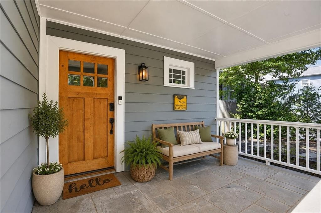 3 bedroom, 4 bathroom, 2,047 sq ft single family residence under contract at 2818 Tupelo Street, Atlanta, GA 30317 — photo 3