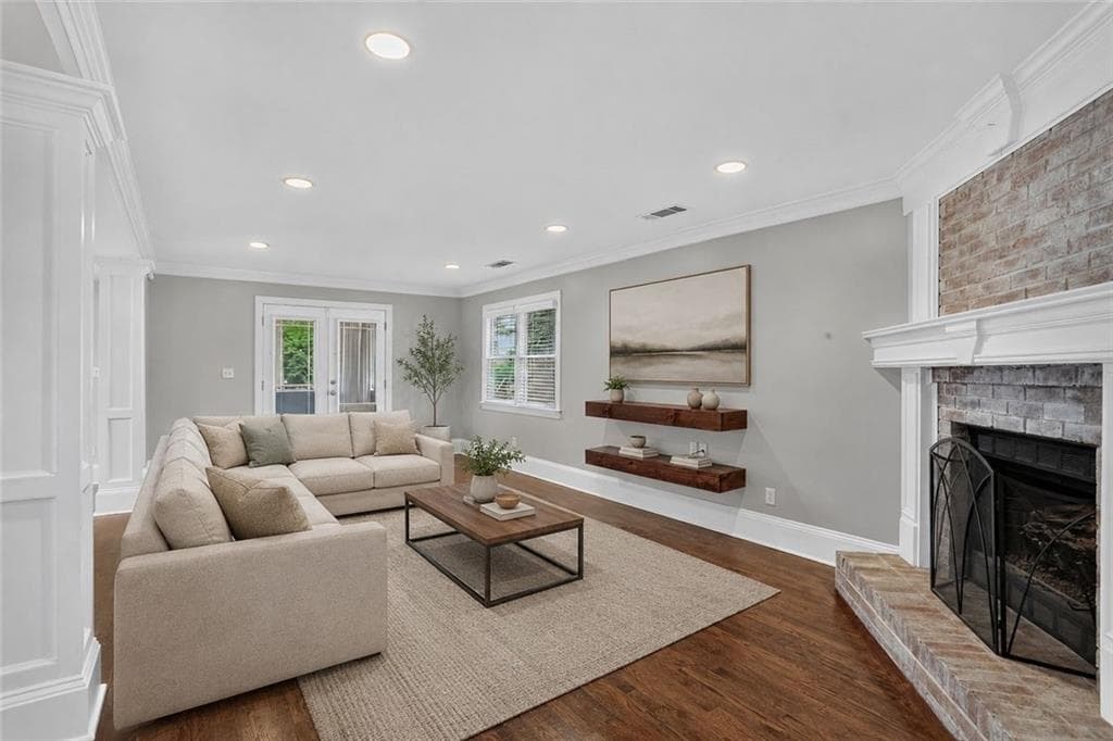 3 bedroom, 4 bathroom, 2,047 sq ft single family residence under contract at 2818 Tupelo Street, Atlanta, GA 30317 — photo 4