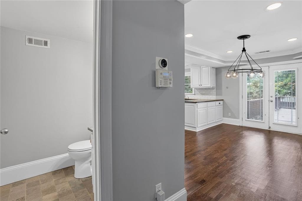 3 bedroom, 4 bathroom, 2,047 sq ft single family residence under contract at 2818 Tupelo Street, Atlanta, GA 30317 — photo 8