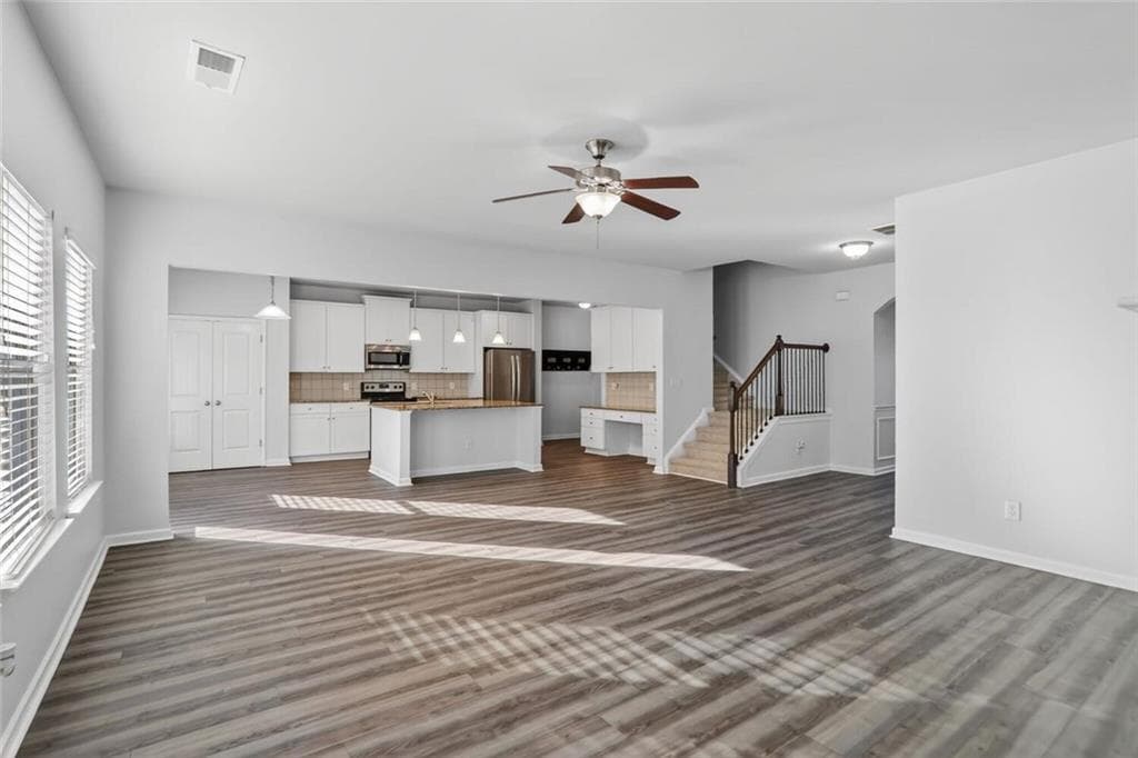 4 bedroom, 3 bathroom, 2,600 sq ft single family residence for sale at 118 Celebration Song, Canton, GA 30114 — photo 7