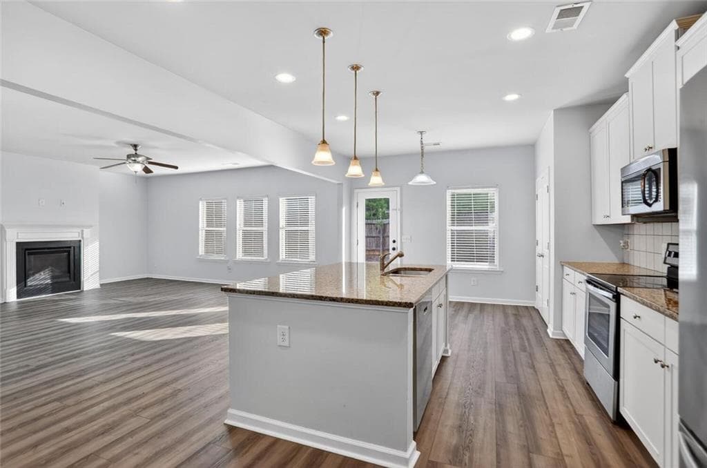 4 bedroom, 3 bathroom, 2,600 sq ft single family residence for sale at 118 Celebration Song, Canton, GA 30114 — photo 9