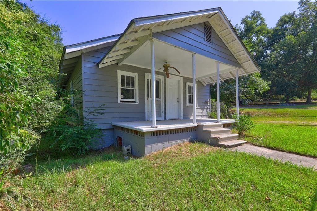 3 bedroom, 1 bathroom, 1,344 sq ft single family residence for sale at 120 Caraker Avenue, Milledgeville, GA 31061