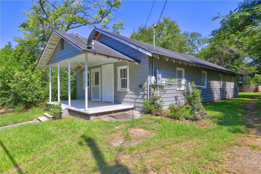 3 bedroom, 1 bathroom, 1,344 sq ft single family residence for sale at 120 Caraker Avenue, Milledgeville, GA 31061 — photo 3