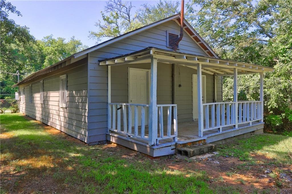 3 bedroom, 1 bathroom, 1,344 sq ft single family residence for sale at 120 Caraker Avenue, Milledgeville, GA 31061 — photo 4