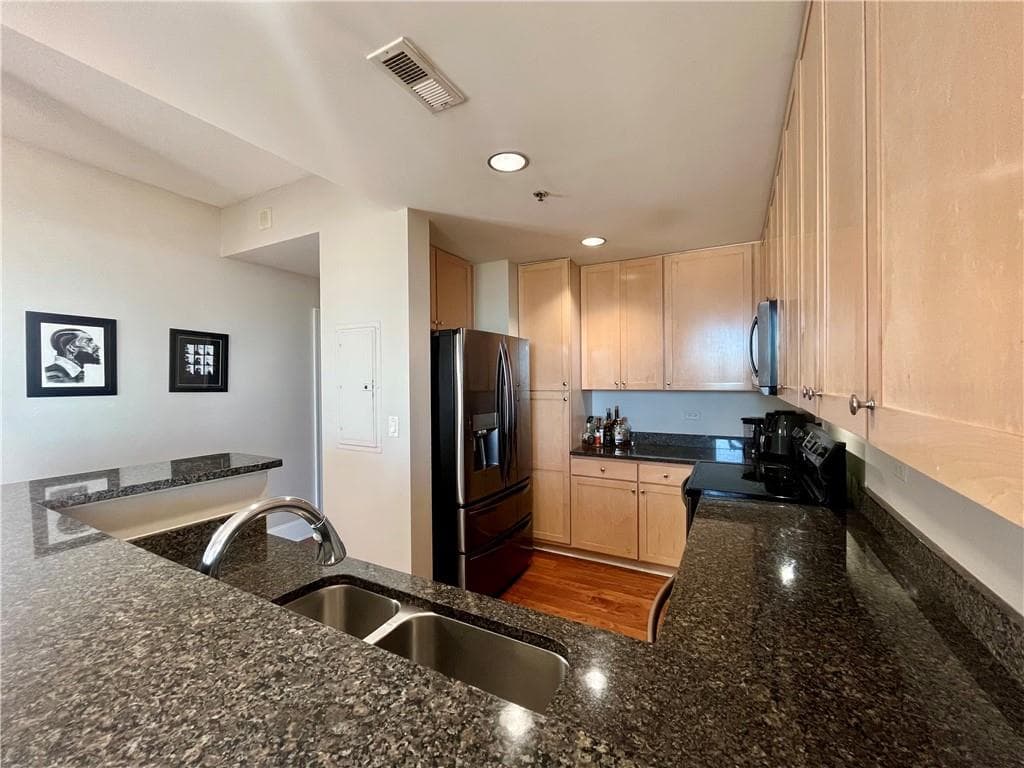 2 bedroom, 2 bathroom, 1,359 sq ft condominium for sale at 285 Centennial Olympic Park Drive 1104, Atlanta, GA 30313 — photo 3
