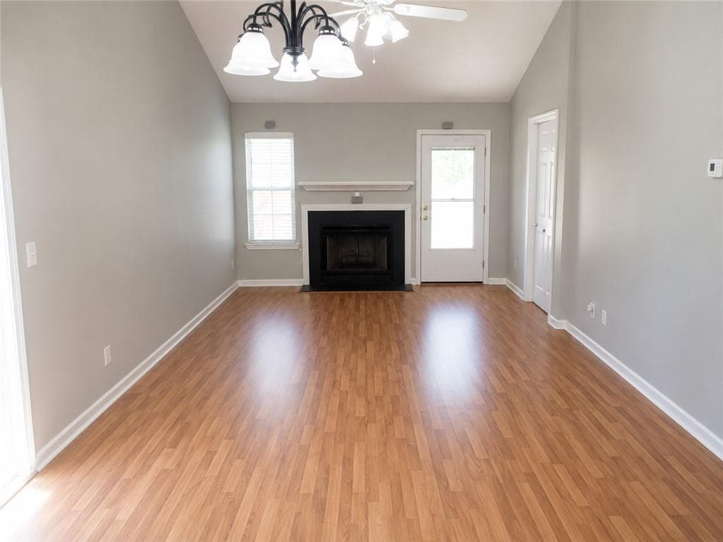 2 bedroom, 1 bathroom, 810 sq ft single family residence under contract at 100 Kincade Court, Woodstock, GA 30188 — photo 2