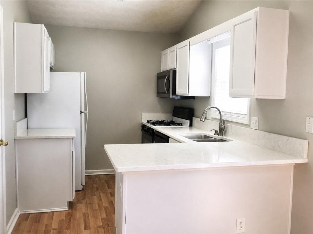 2 bedroom, 1 bathroom, 810 sq ft single family residence under contract at 100 Kincade Court, Woodstock, GA 30188 — photo 3