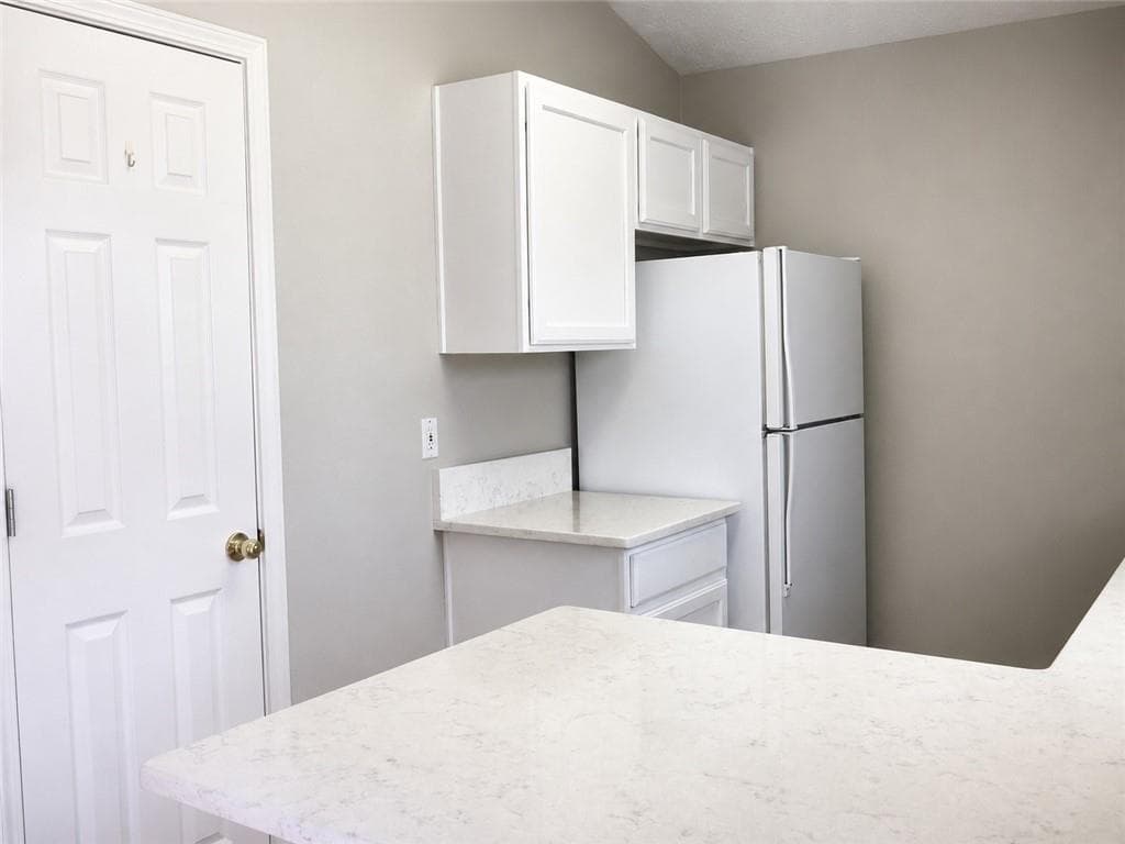 2 bedroom, 1 bathroom, 810 sq ft single family residence under contract at 100 Kincade Court, Woodstock, GA 30188 — photo 4