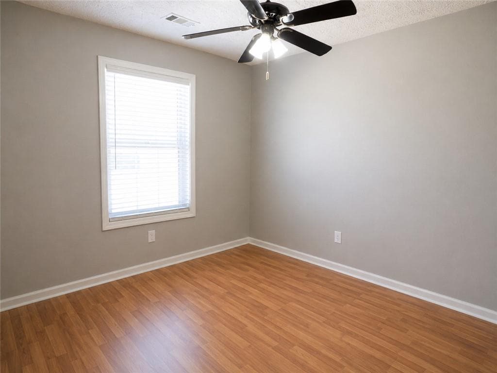 2 bedroom, 1 bathroom, 810 sq ft single family residence under contract at 100 Kincade Court, Woodstock, GA 30188 — photo 5