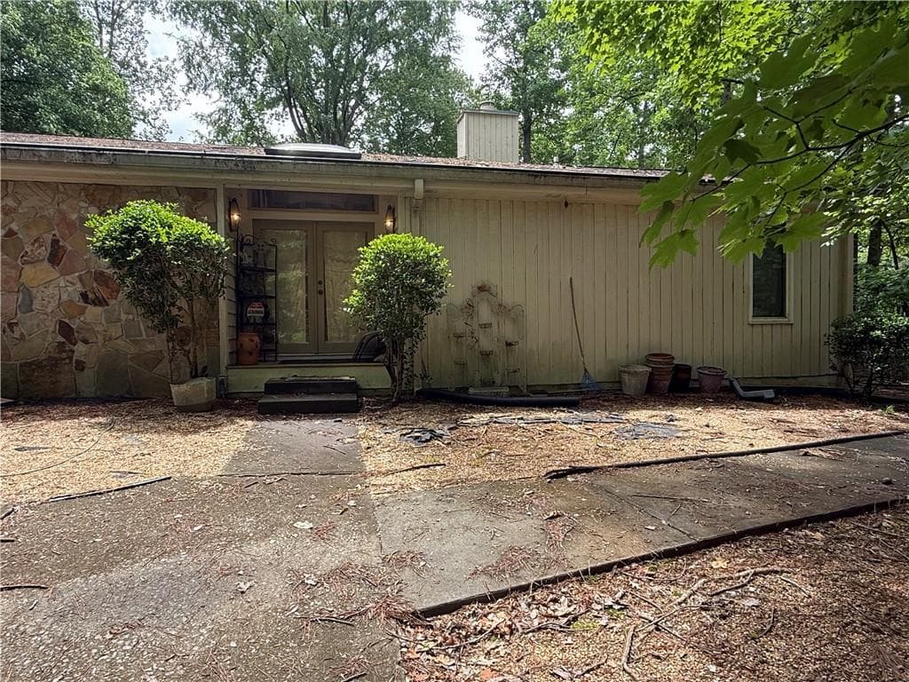 4 bedroom, 4 bathroom, 2,991 sq ft single family residence under contract at 170 River Court Parkway, Sandy Springs, GA 30328